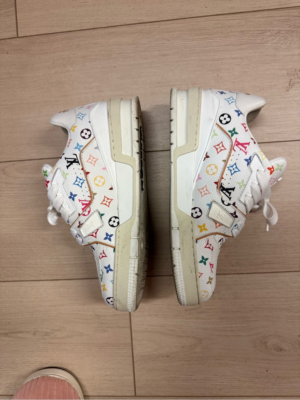 Louis Vuitton White Leather Sneakers with Multicolor Monogram Accents - Picture 5 of 6